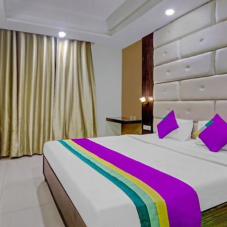 โฮเต็ล ไลต์เฮาส์ Hotel อัครา ภายนอก รูปภาพ