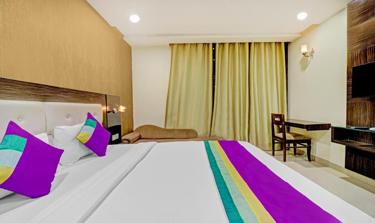 โฮเต็ล ไลต์เฮาส์ Hotel อัครา ภายนอก รูปภาพ