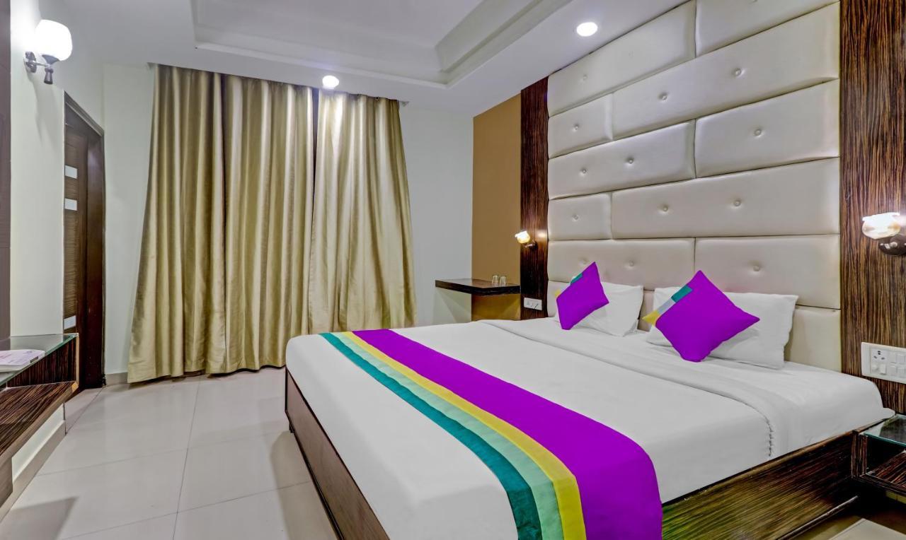 โฮเต็ล ไลต์เฮาส์ Hotel อัครา ภายนอก รูปภาพ