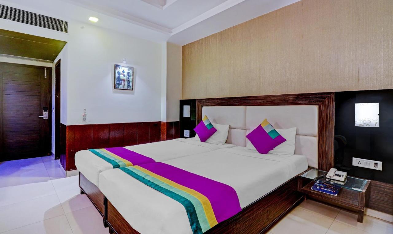 โฮเต็ล ไลต์เฮาส์ Hotel อัครา ภายนอก รูปภาพ