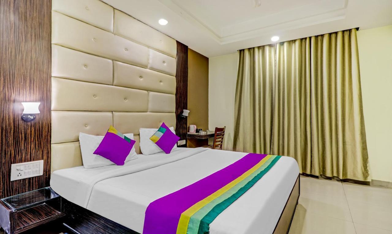 โฮเต็ล ไลต์เฮาส์ Hotel อัครา ภายนอก รูปภาพ