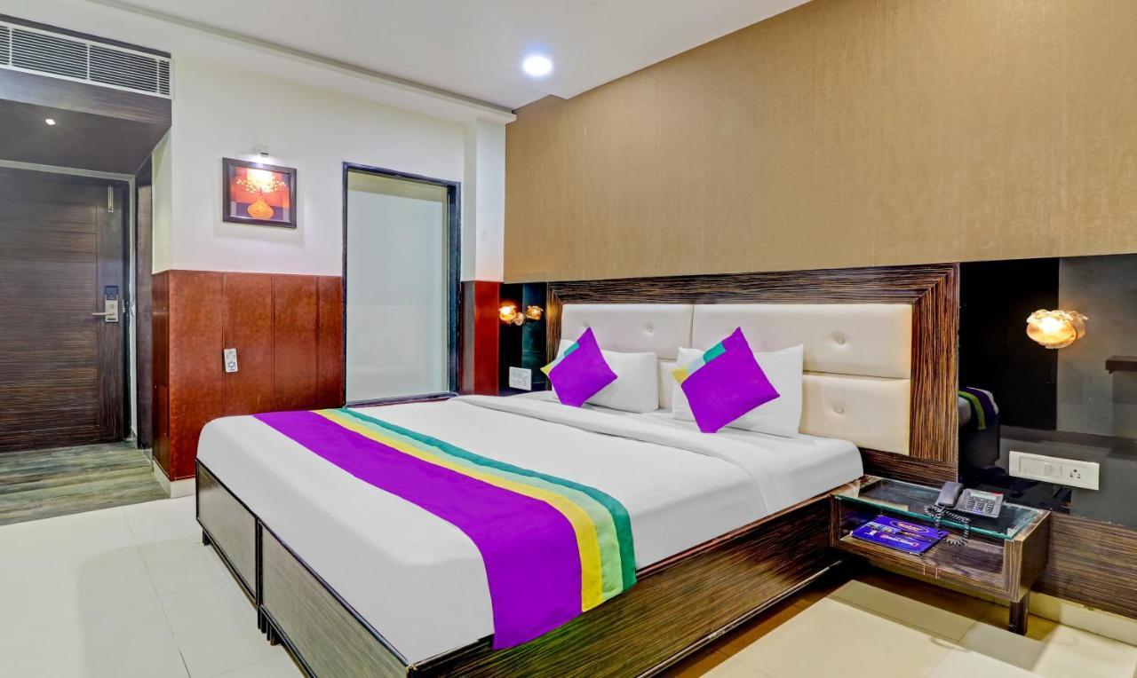 โฮเต็ล ไลต์เฮาส์ Hotel อัครา ภายนอก รูปภาพ