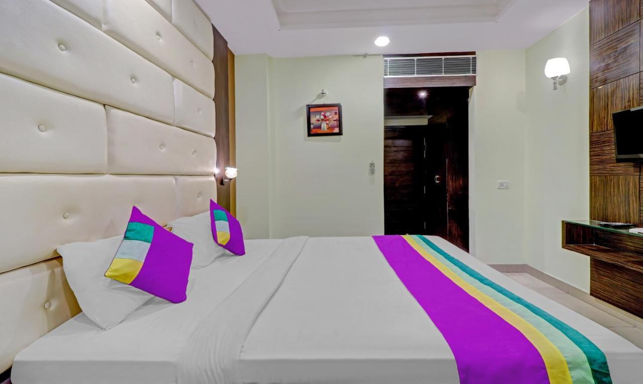 โฮเต็ล ไลต์เฮาส์ Hotel อัครา ภายนอก รูปภาพ