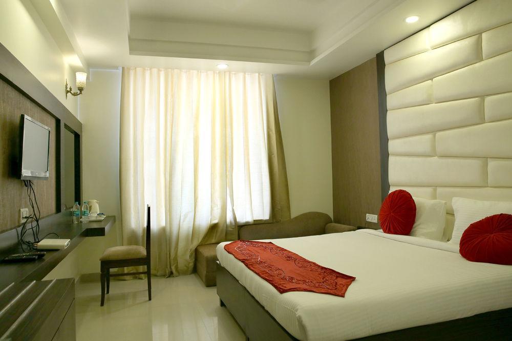 โฮเต็ล ไลต์เฮาส์ Hotel อัครา ภายนอก รูปภาพ