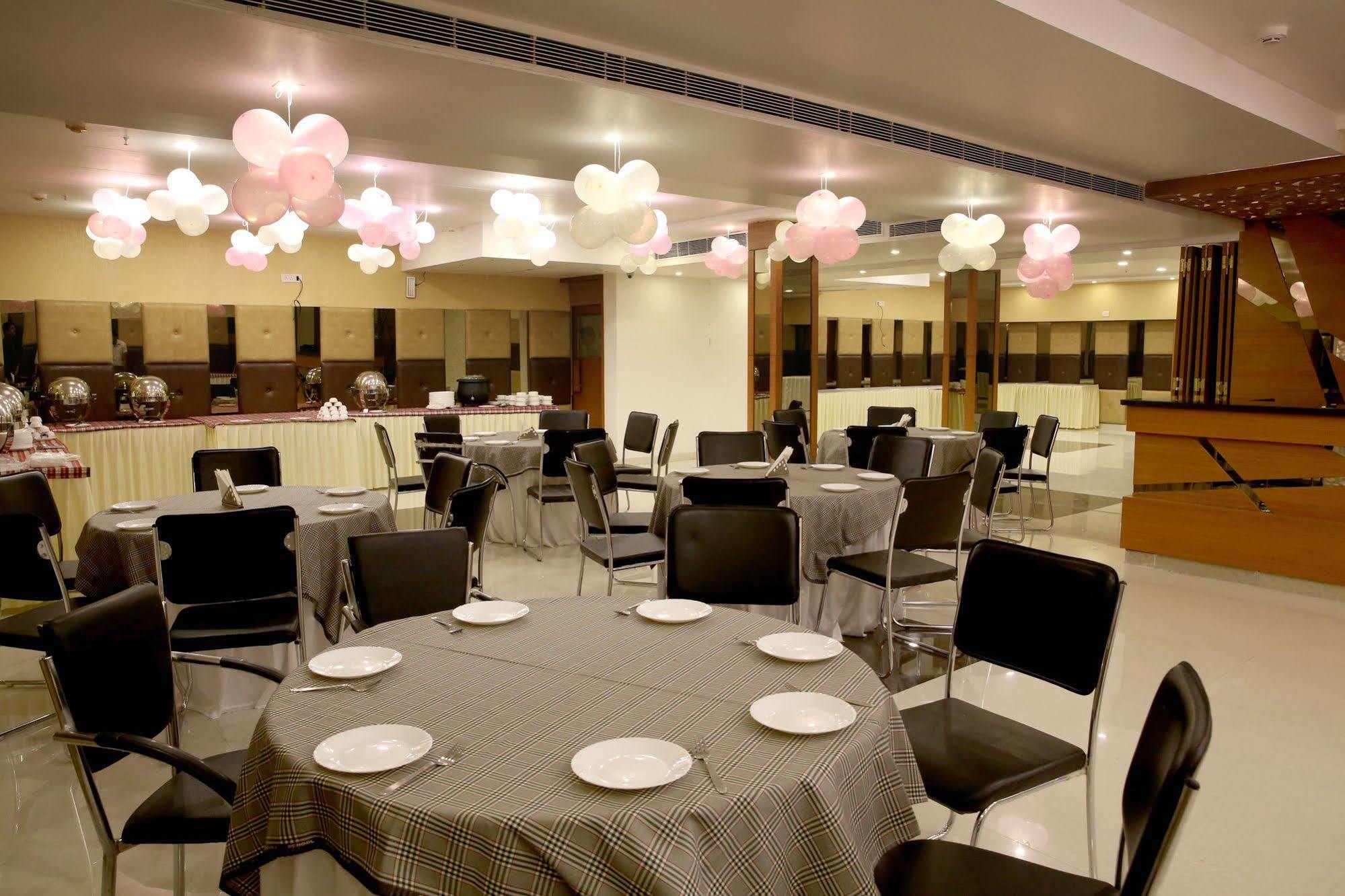 โฮเต็ล ไลต์เฮาส์ Hotel อัครา ภายนอก รูปภาพ