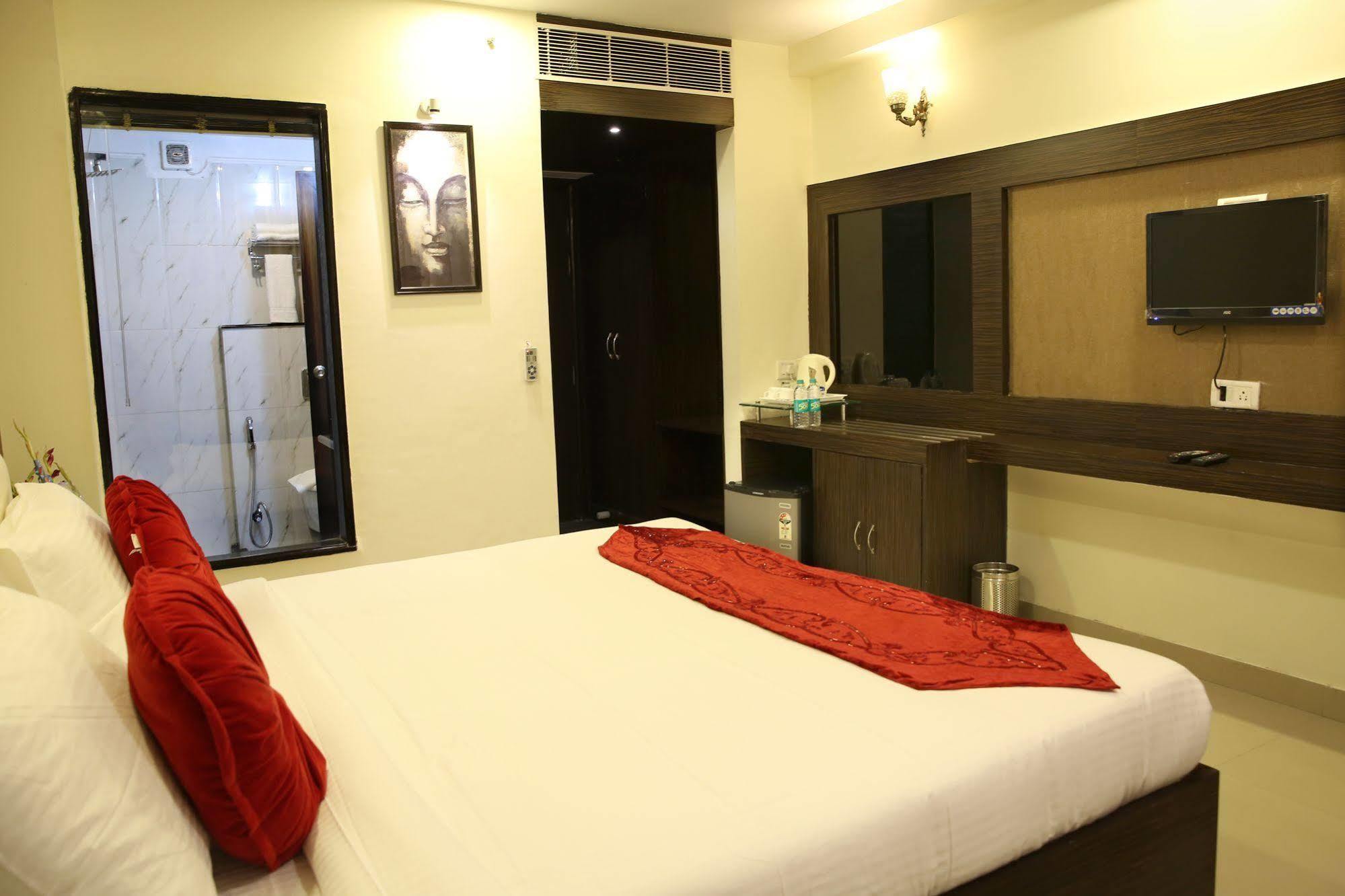 โฮเต็ล ไลต์เฮาส์ Hotel อัครา ภายนอก รูปภาพ