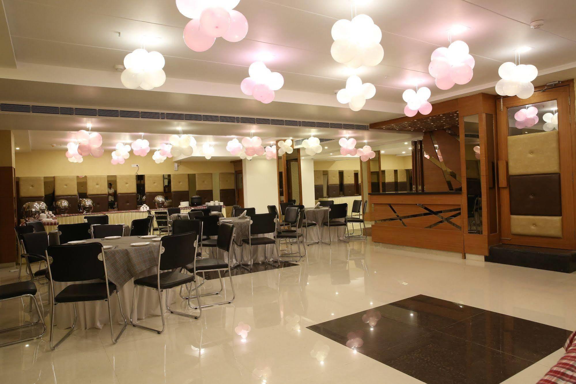 โฮเต็ล ไลต์เฮาส์ Hotel อัครา ภายนอก รูปภาพ